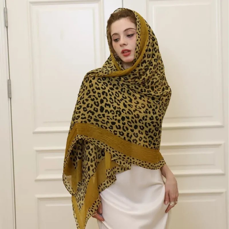 Hoofdbedekking met luipaardprint in Saoedi-Arabië, hijab-sjaal voor vrouwen met zonnebrandcrème