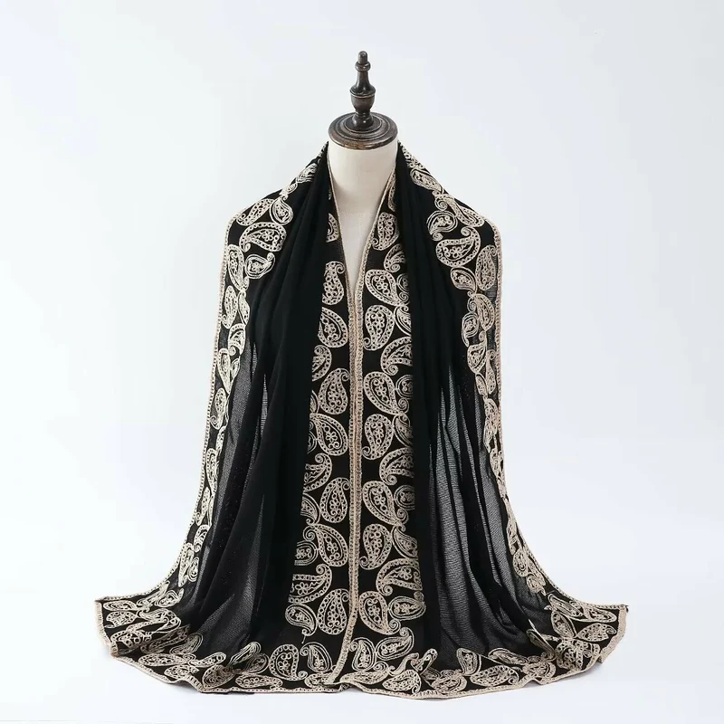 Op maat gemaakte moslim klassieke zwarte geborduurde sjaal lange hijab stola