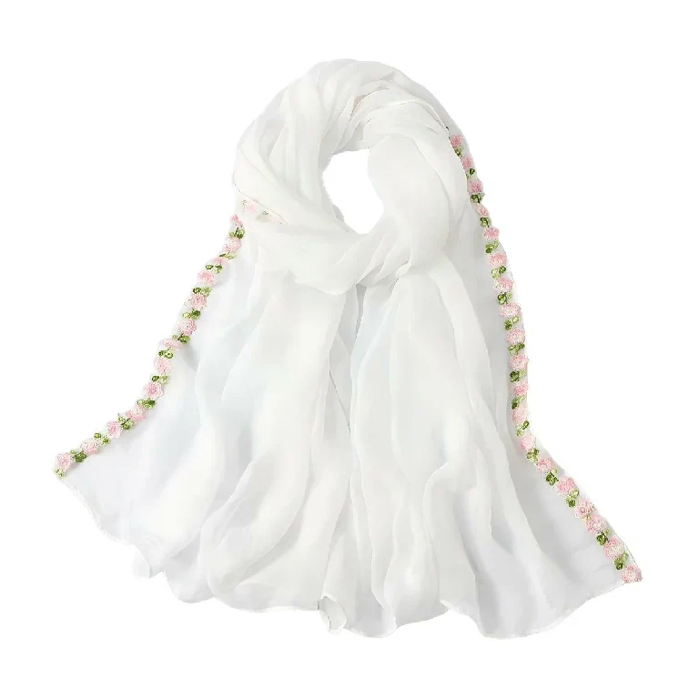 Elegante chiffon hijab met bloemenborduurwerk aan de rand, lichtgewicht en bescheiden, verkrijgbaar in de groothandel.