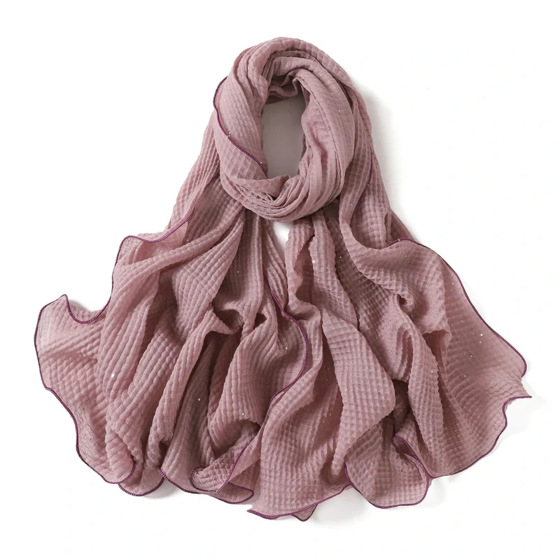 Groothandel in gekreukelde hijab sjaals met pailletten en contrasterende bies van lichtgewicht chiffon.