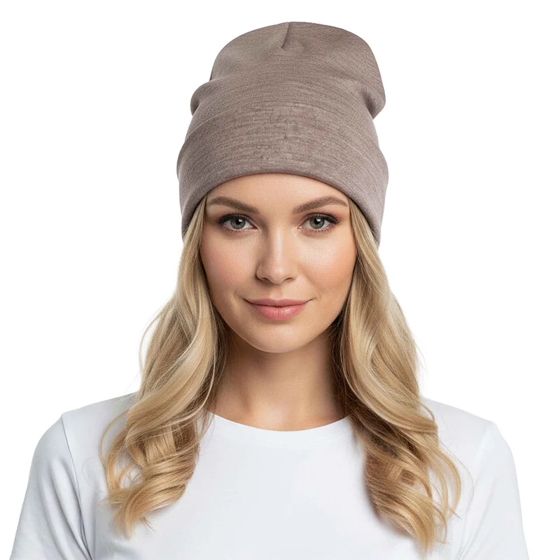 Blijf warm en stijlvol met onze beige wintermuts van merinowol.