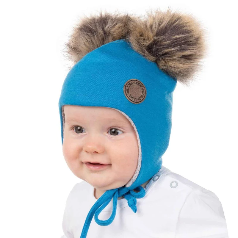 Felblauwe babymuts van merinowol voor ultieme warmte en stijl.