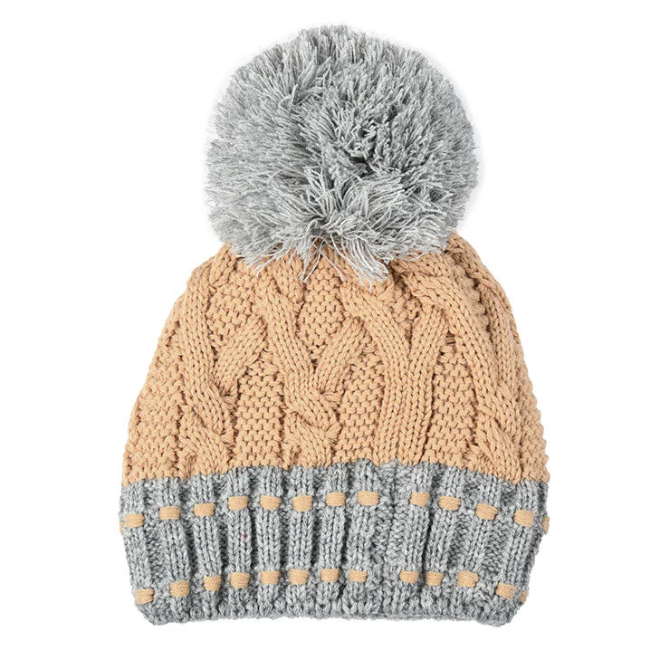 Bonnet à torsades pour femme avec détails contrastés de couleur et gros pompon en laine