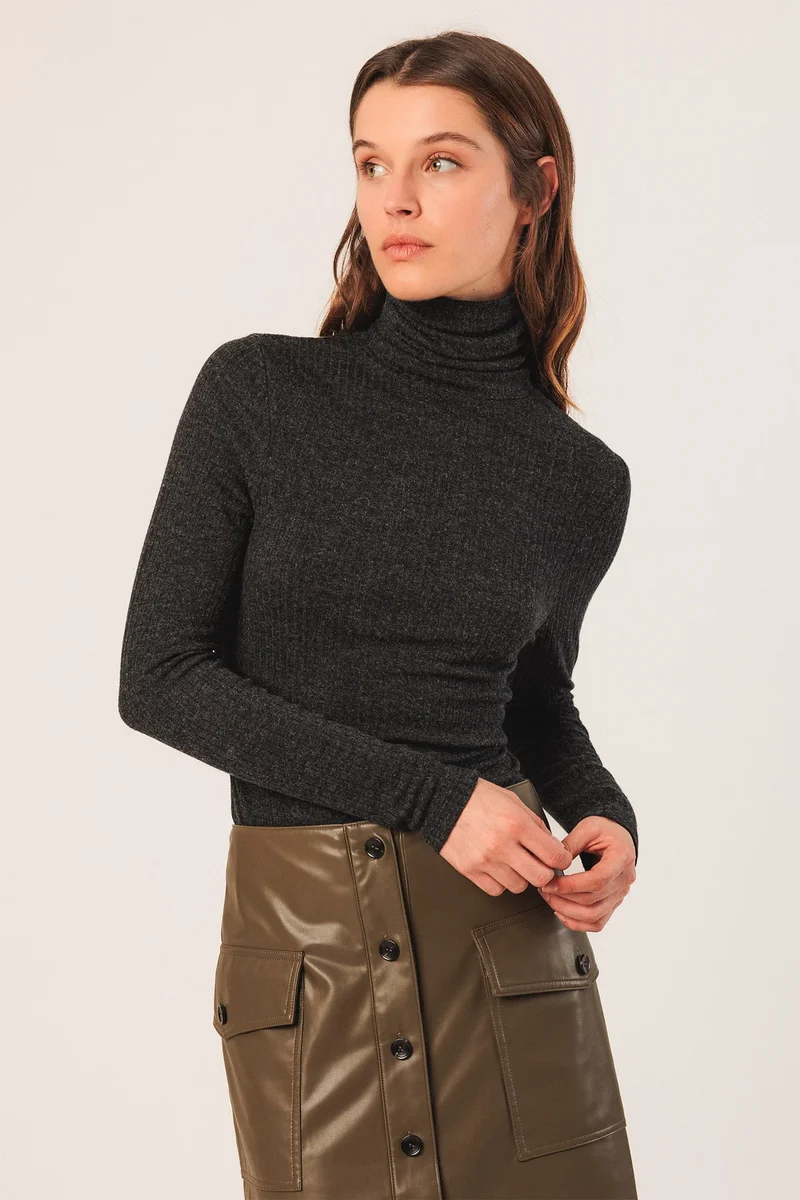 FITTED RIBBED top