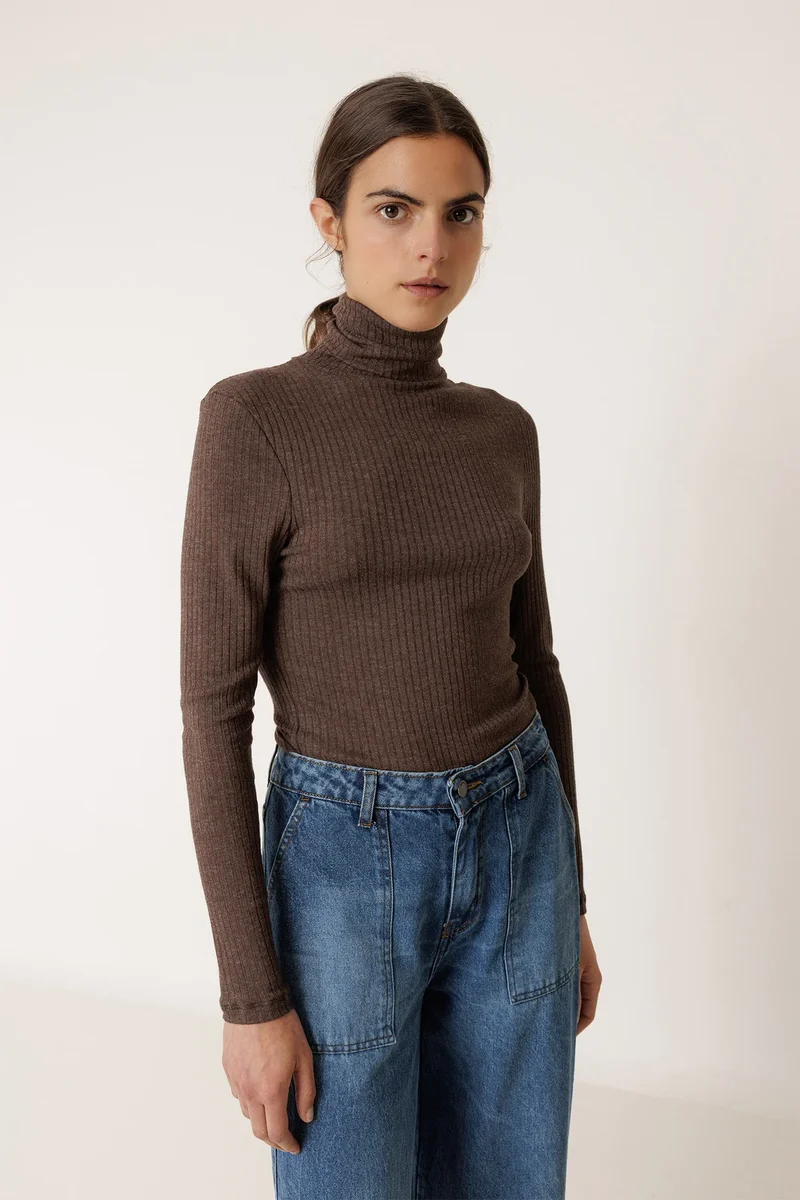 FITTED RIBBED top