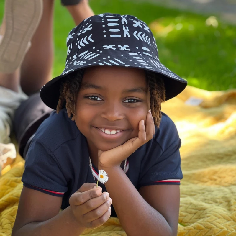 Bucket hat / Vissershoedje met Afrikaanse print - Zwart Wit Bogolan - Kinderen (Unisex)