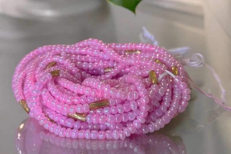Waist Beads / Afrikaanse Heupketting - Chinara - Goud / roze (Traditioneel niet-elastisch koord)