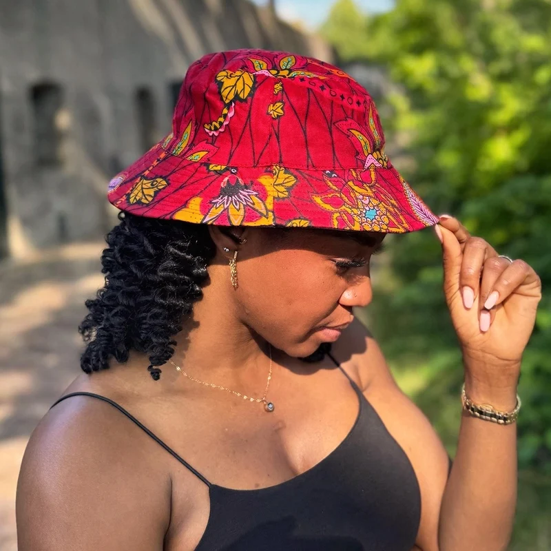 Bucket hat / Vissershoedje met Afrikaanse print - Donkerrood met gele Botanical Flow - Kinderen & Volwassenen (Unisex)